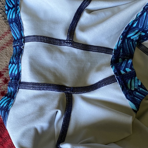 UA, size M - Picture 4 of 4